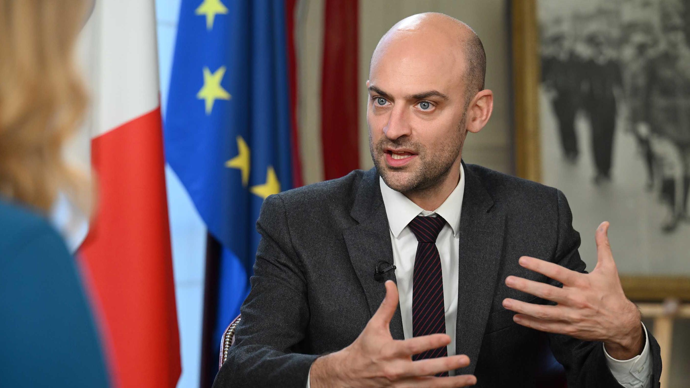 French FM unsatisfied with U.S. ambassador for skipping summons