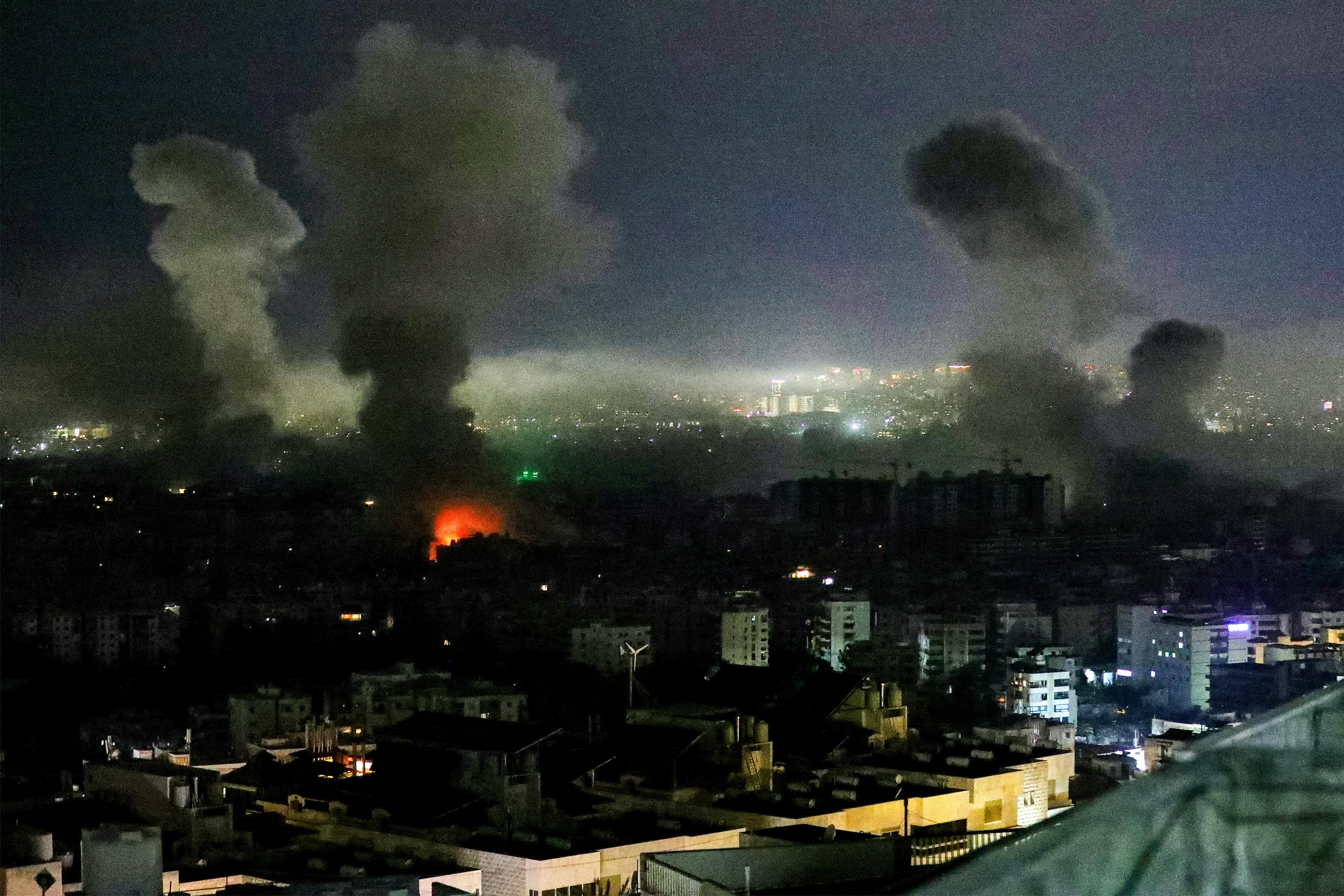 Israel begins new “wide-scale” strikes on Iran after activating alarms of missile attacks