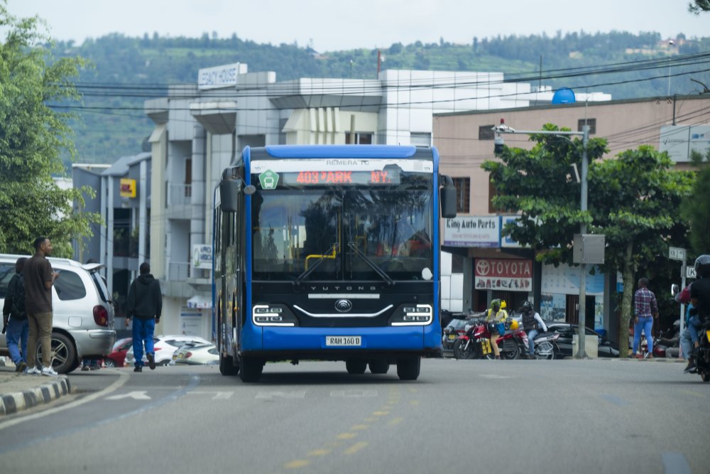 Dedicated bus lanes attract 10,000 more passengers in one week