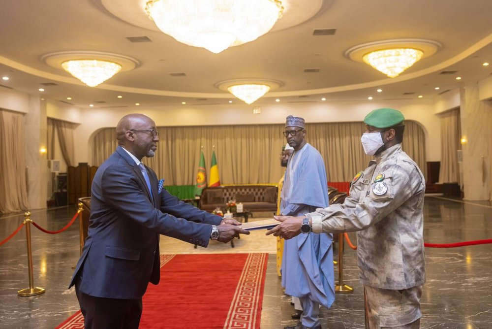 Amb. Festus Bizimana presents credentials to Mali’s President Goïta