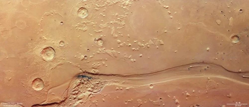 New Mars images reveal giant valley carved by ancient floods