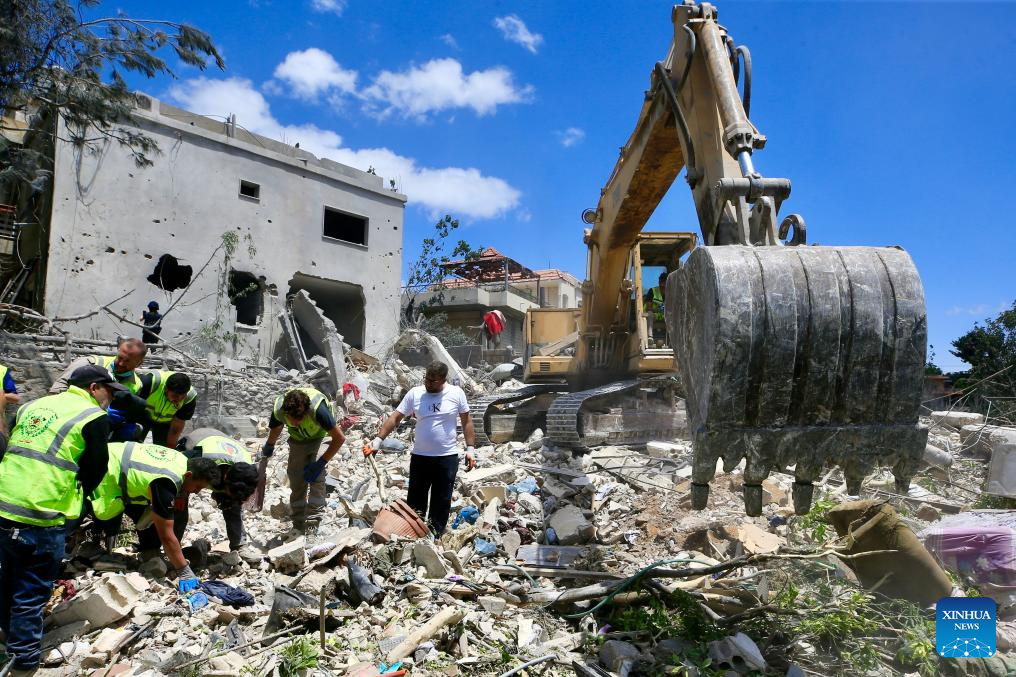 Israeli strikes kill at least 29 in S. Lebanon as border clashes persist despite ceasefire