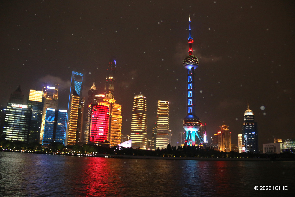 A night cruise on the Huangpu River reveals Shanghai’s financial district illuminated against the city’s vibrant evening skyline.