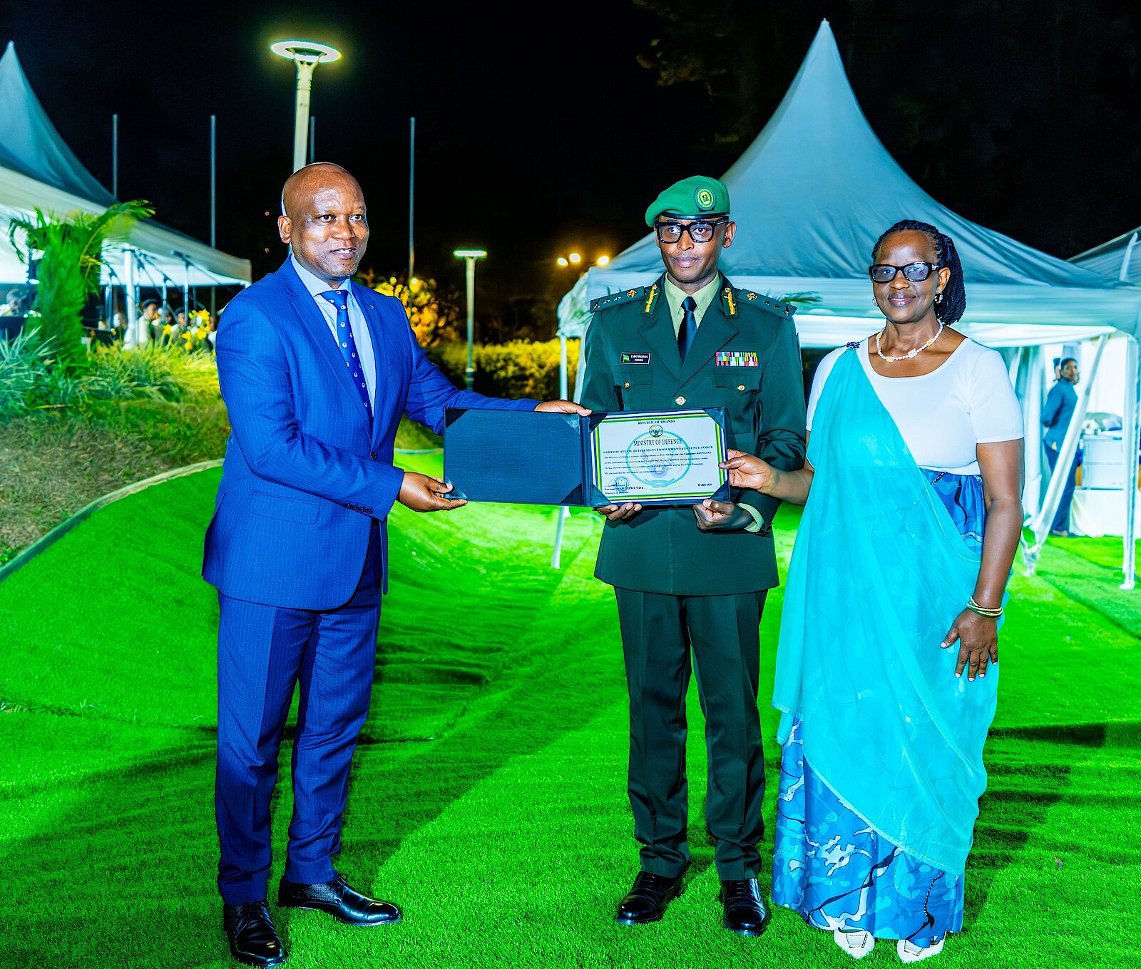RDF honours retiring military officers