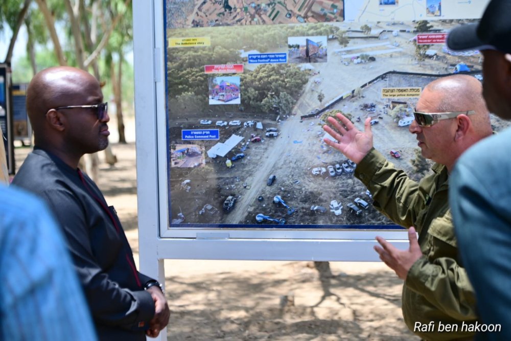 Minister Nduhungirehe pays tribute to Israelis killed in Hamas attack
