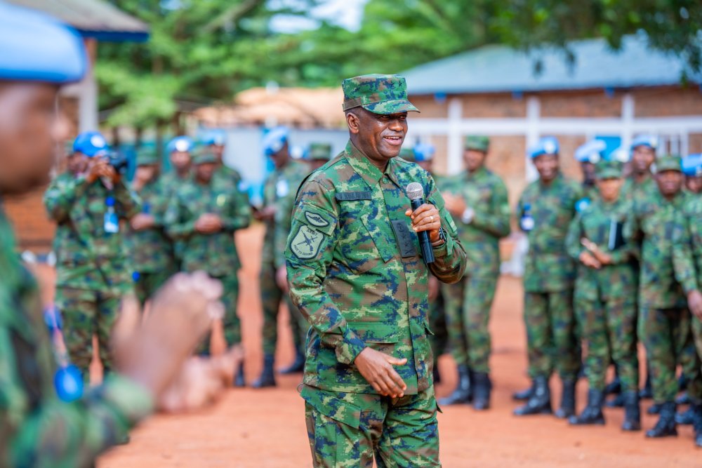 RDF Army Chief of Staff visits Rwandan troops in CAR