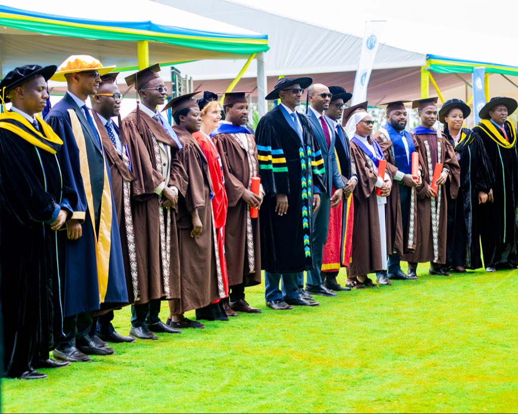 Rwanda graduates first kidney transplant surgeons
