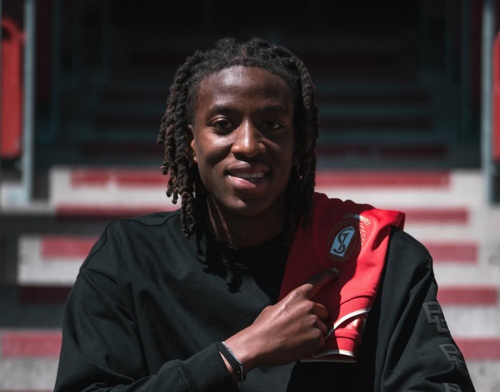 Le Rwandais Darryl Nkulikiyimana passe professionnel au Standard de Liège
