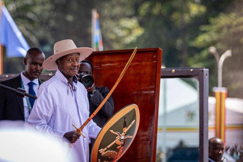 Ouganda : Museveni autorise le serment d’Ayebare et Kutesa après leur renonciation à la nationalité américaine