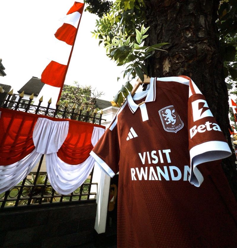 Aston Villa remplace les maillots sans sponsor après l’arrivée de Visit Rwanda