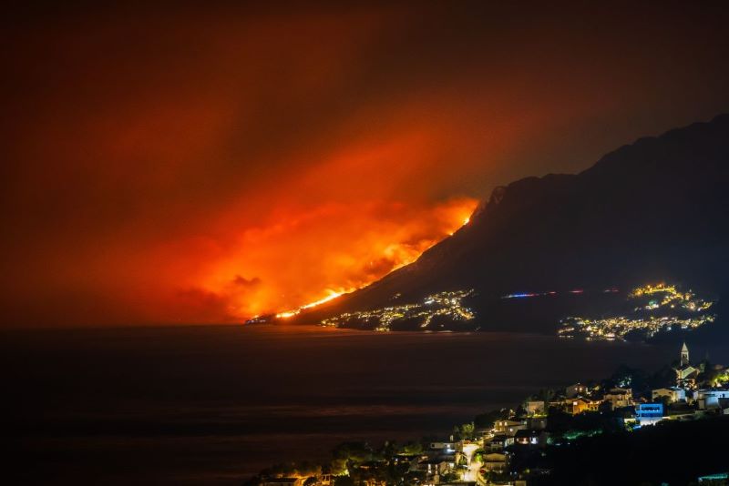 Croatie : plus de 1.000 personnes évacuées en raison d’un incendie de forêt