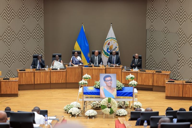 Le Président Kagame salue la mémoire de Mukabalisa Donatille