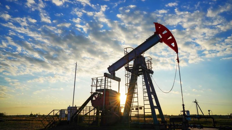 Le pétrole grimpe de plus de 2 % après de nouvelles frappes entre les États-Unis et l’Iran
