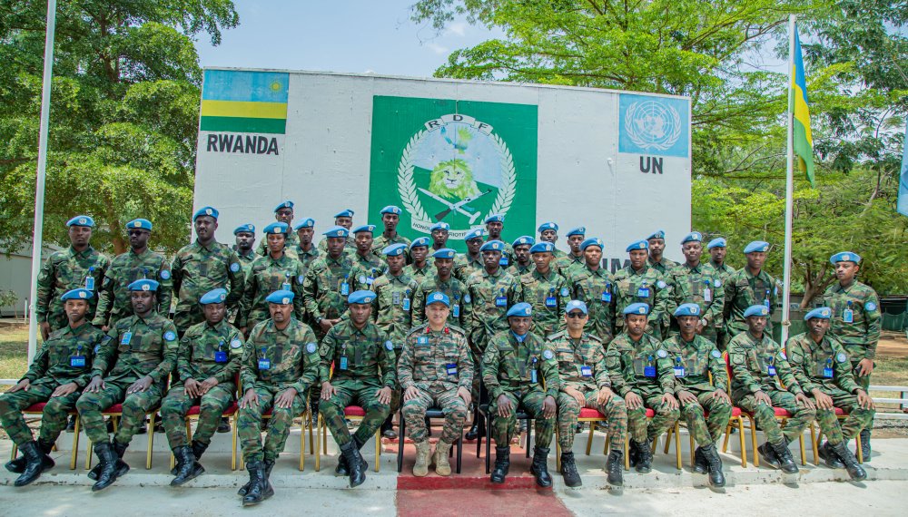 Le commandant de la MINUSS salue les Casques bleus rwandais du RWANBATT-3