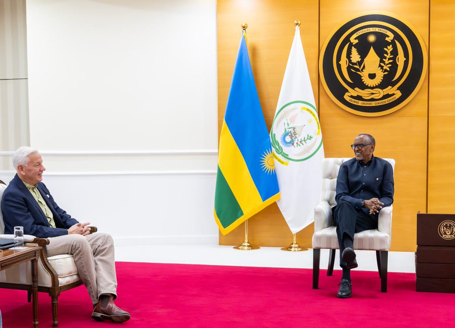 Le Président Kagame reçoit des personnalités ayant attribué des noms aux bébés gorilles lors du ‘Kwita Izina’
