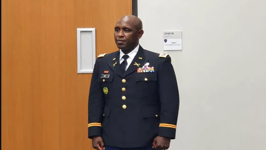 L’officier rwandais-américain James Siibo prend sa retraite après 26 ans de service dans l’armée américaine