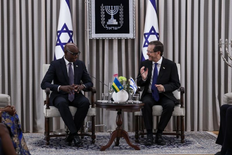 Israël : Isaac Herzog reçoit les lettres de créance de l’ambassadeur rwandais Emmanuel Bayingana