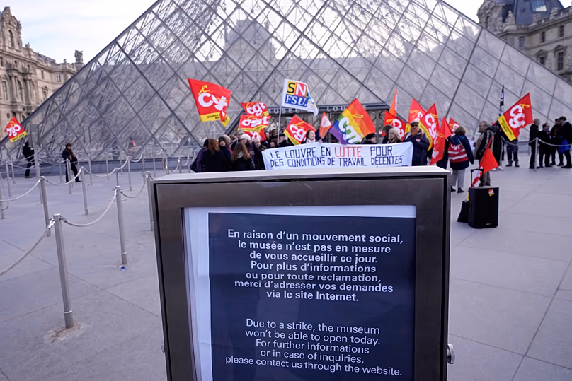 Le musée du Louvre temporairement fermé à la suite d’une mobilisation étudiante