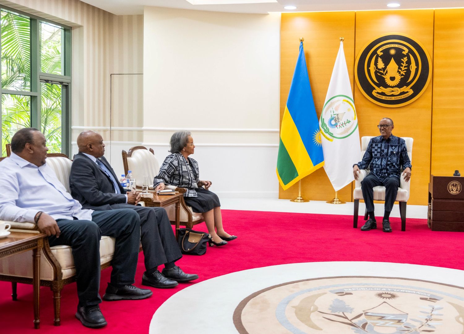 Le Président Kagame s’entretient avec le Panel de facilitateurs de l’UA