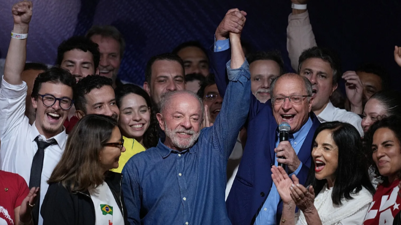 Présidentielle au Brésil : Lula déclare sa victoire au second tour, Bolsonaro refuse de reconnaître sa défaite