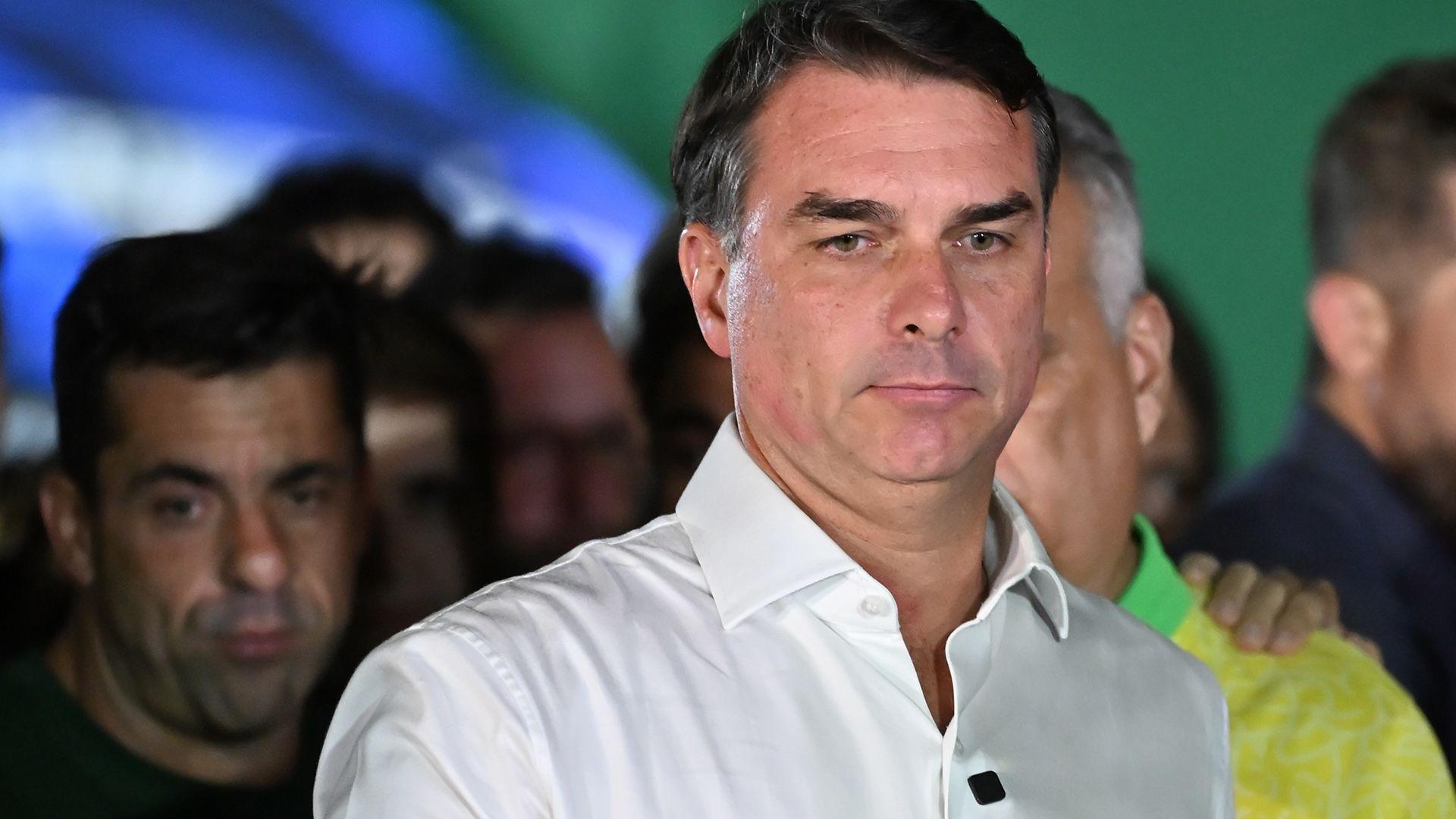 Flavio Bolsonaro yatangaje ko ari we Perezida wa Brésil watowe