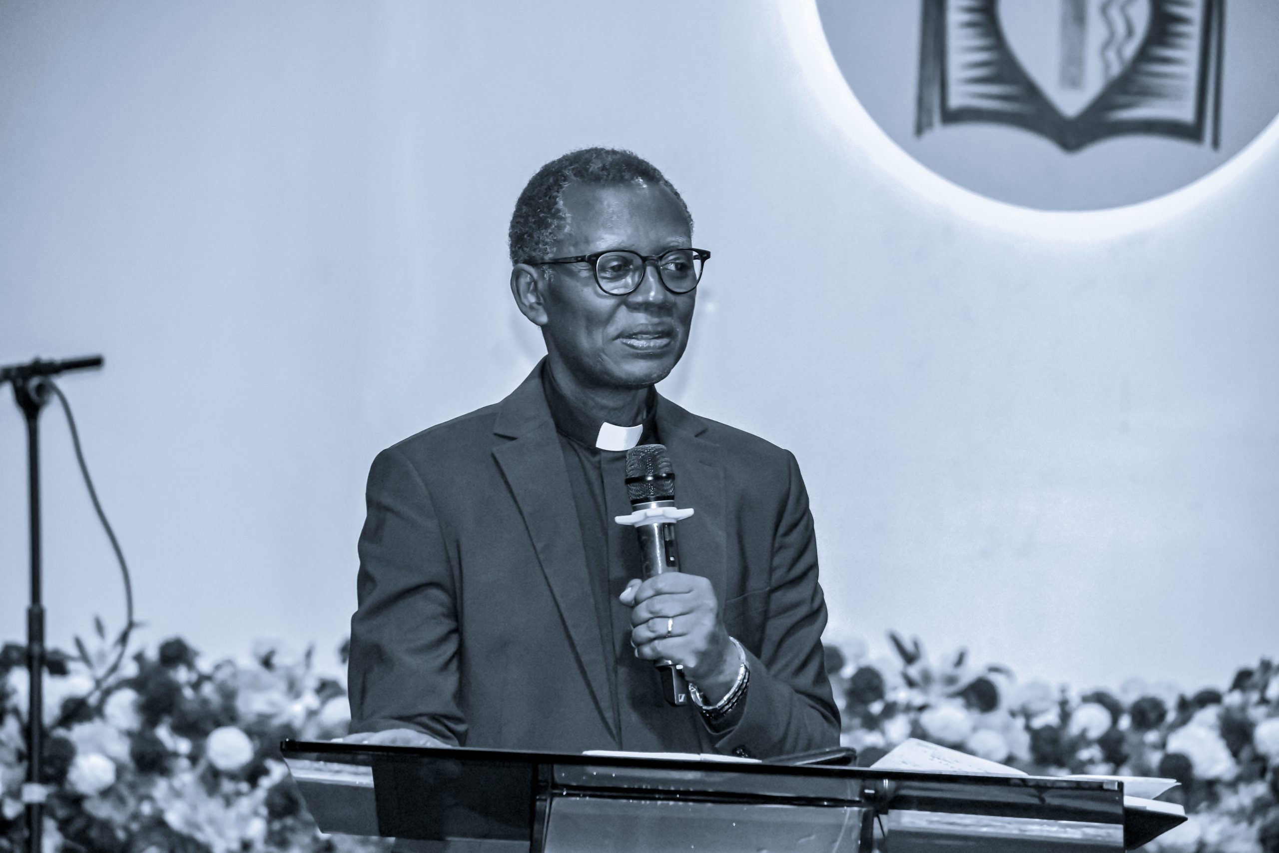 Pasiteri Antoine Rutayisire yasabye leta gushyiraho amabwiriza akumira isesagura mu bukwe