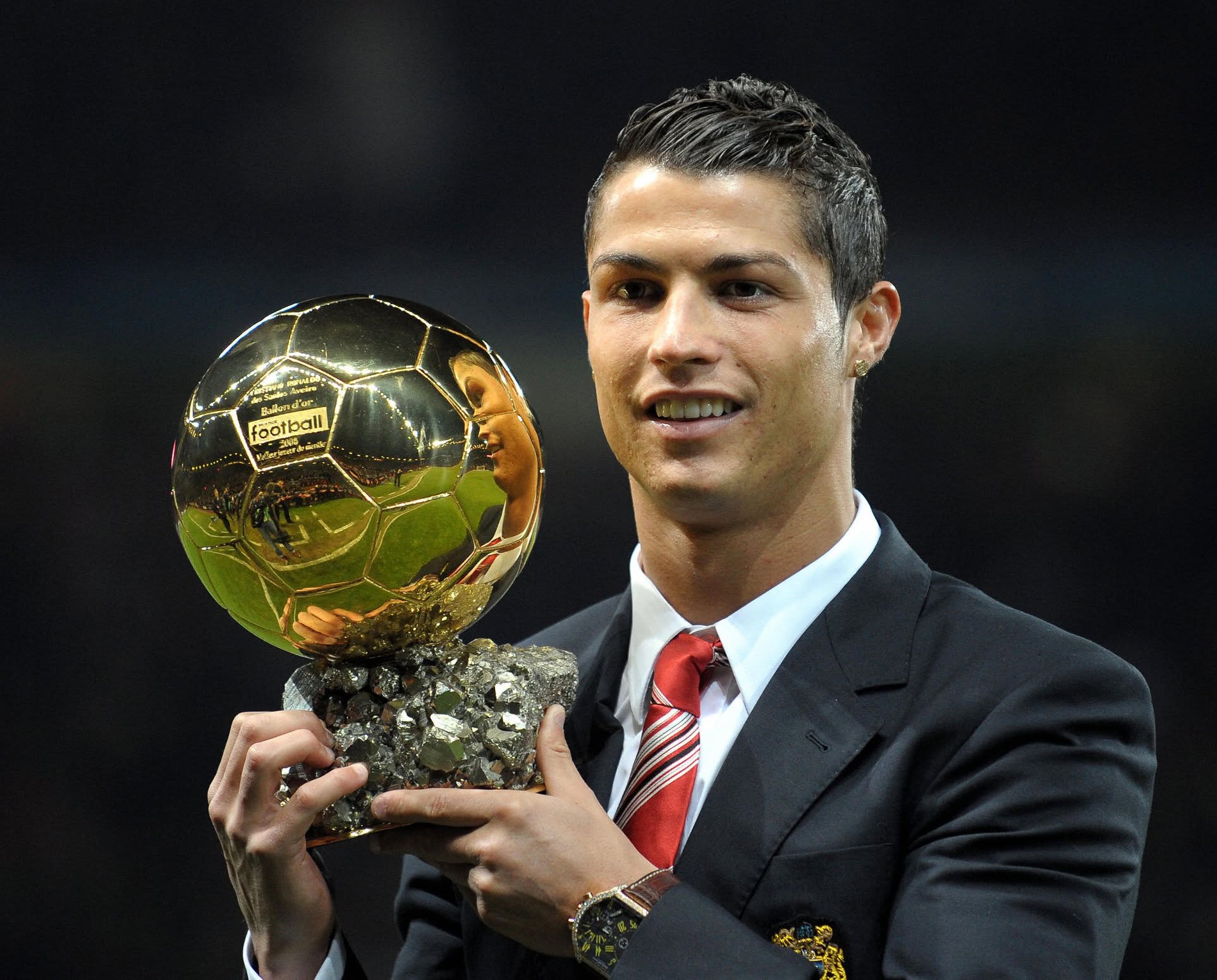 Cristiano Ronaldo yahigitse Messi, yegukana Ballon d’Or y’ibihe byose 