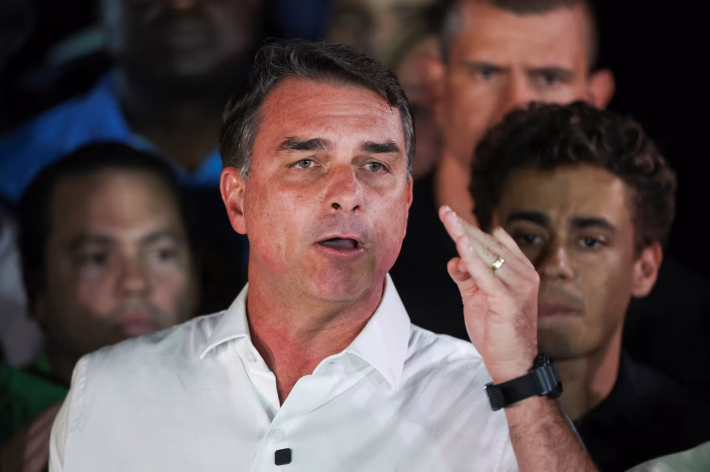 Urujijo ku irengero rya Flávio Bolsonaro washatse kuyobora Brésil