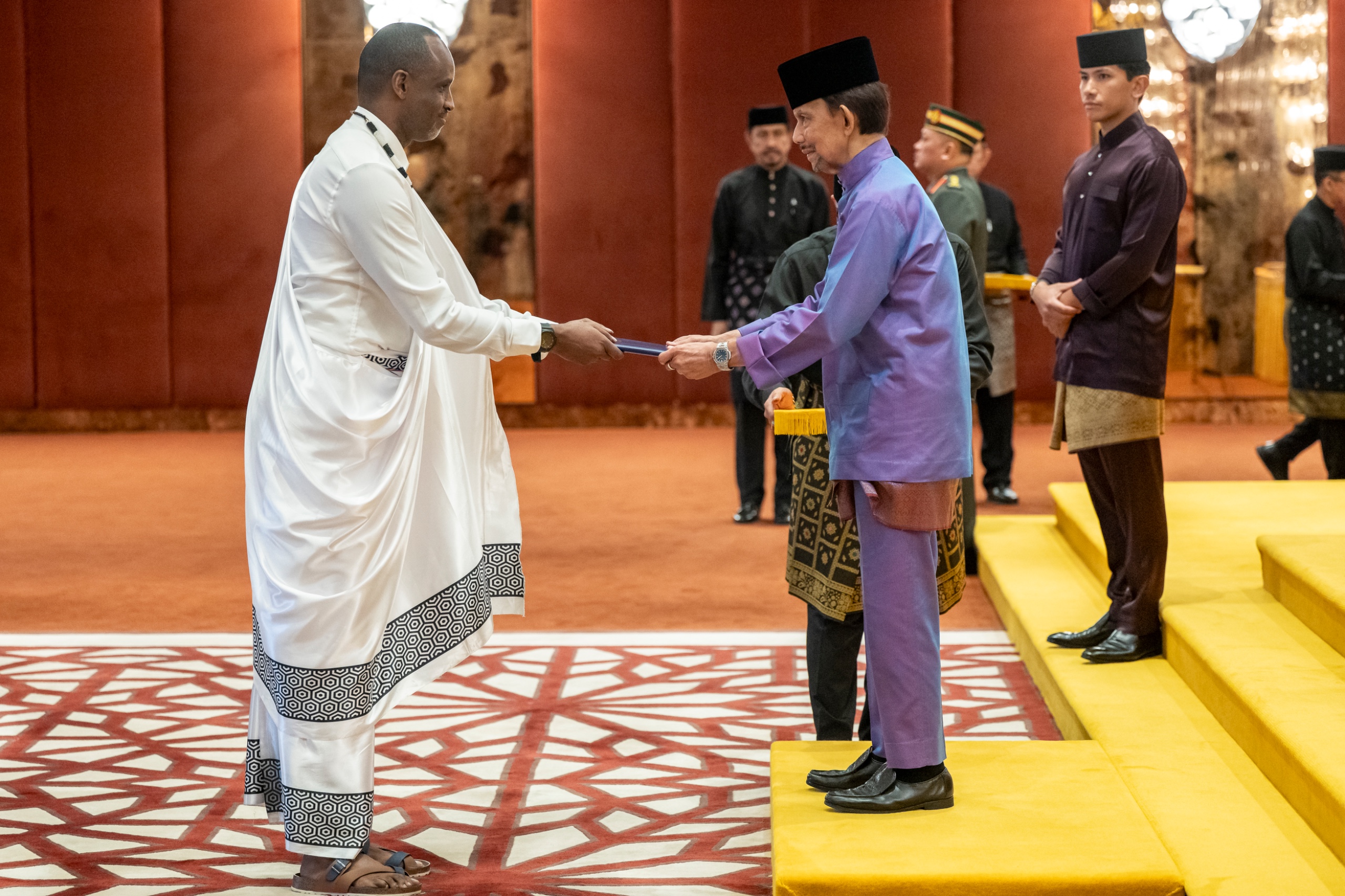 Ambasaderi Muhizi yashyikirije Sultan wa Brunei impapuro zimwemerera guhagararira u Rwanda