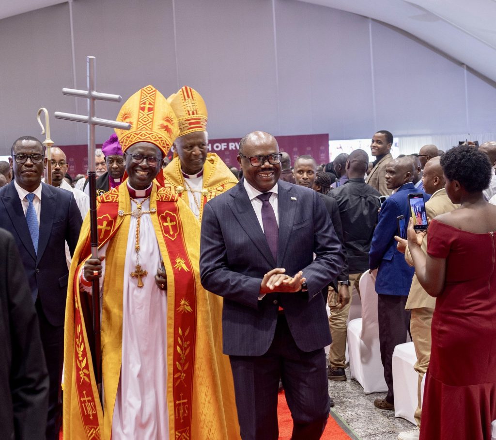 Minisitiri w’Intebe yahwituye amadini ku nyigisho z’ubuyobe no kureberera inzoga z’ibyuma
