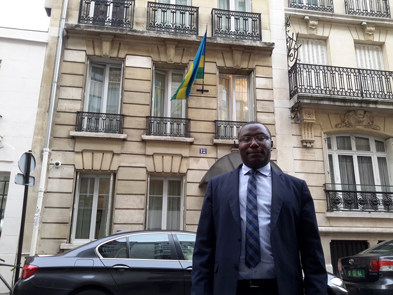 Kiliziya Gatolika iri mu nzira zo kwambura Nahimana Thomas ubupadiri- Minisitiri Bizimana