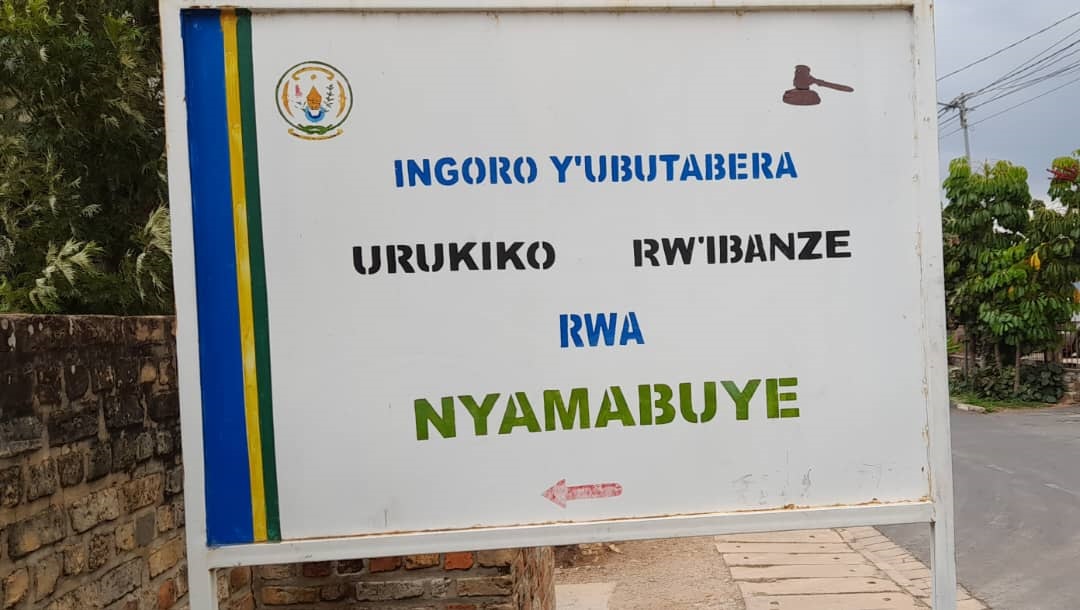 Abakozi babiri ba RMB bakekwaho gukingira ikibaba umushoramari bagejejwe mu rukiko